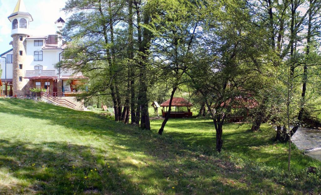 Hotel Paradise Place Kalofer Exterior photo