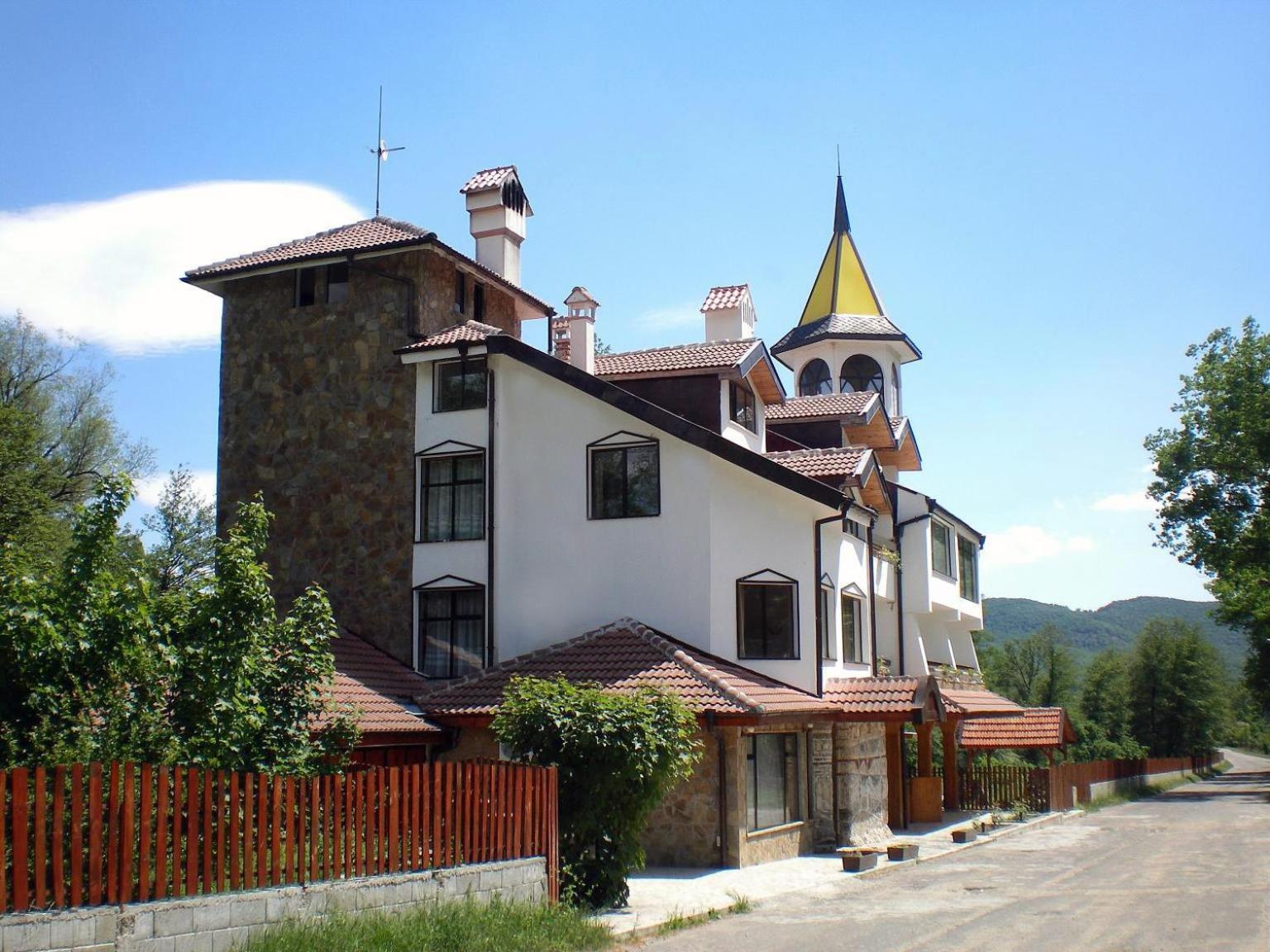 Hotel Paradise Place Kalofer Exterior photo