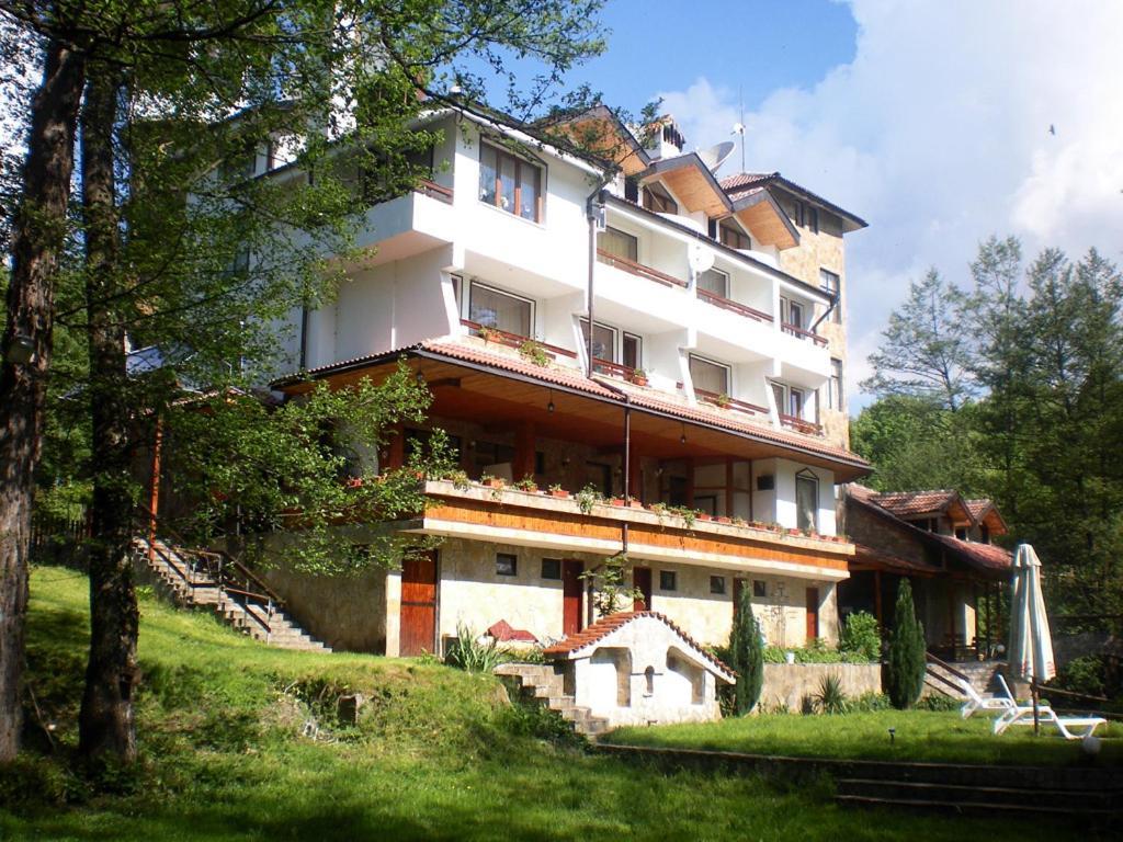 Hotel Paradise Place Kalofer Exterior photo