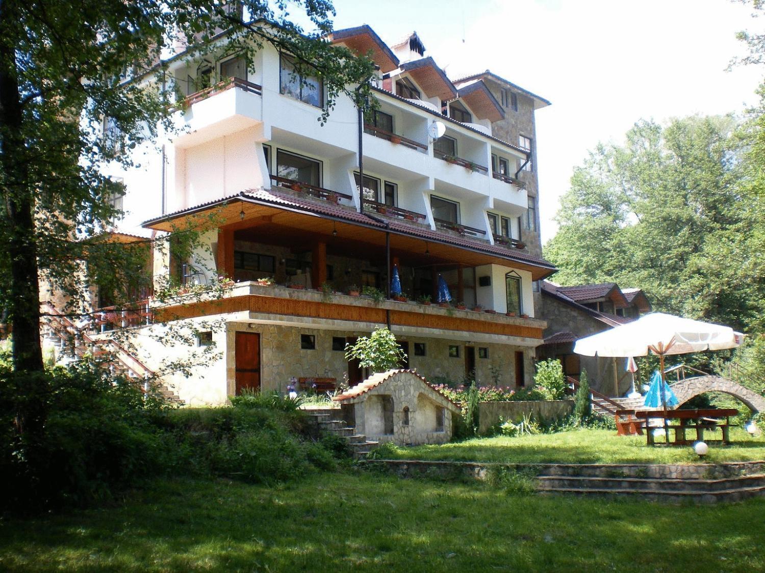 Hotel Paradise Place Kalofer Exterior photo
